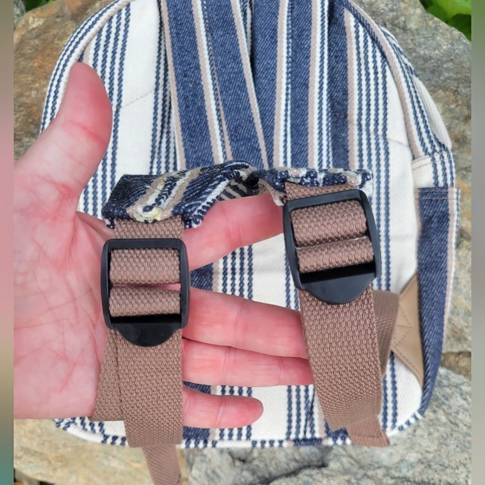 Canvas Backpack - Picture 11 of 14
